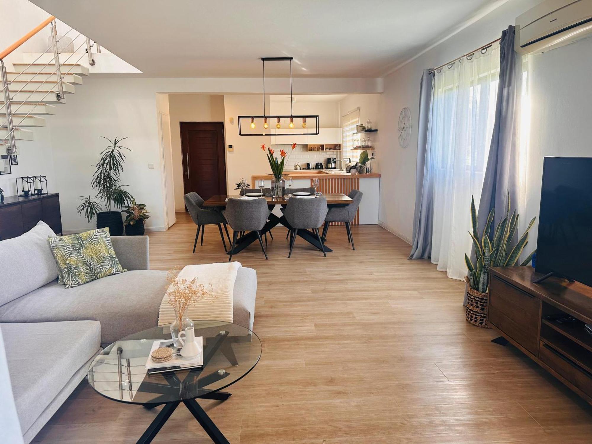 Modern Villa In Grand Bay - Short Walk To Beach Dış mekan fotoğraf